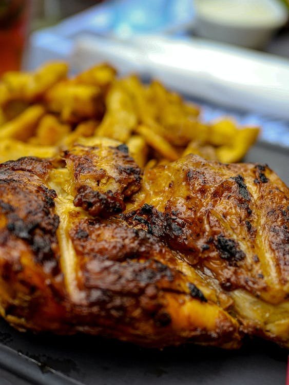 نص دجاج محمر